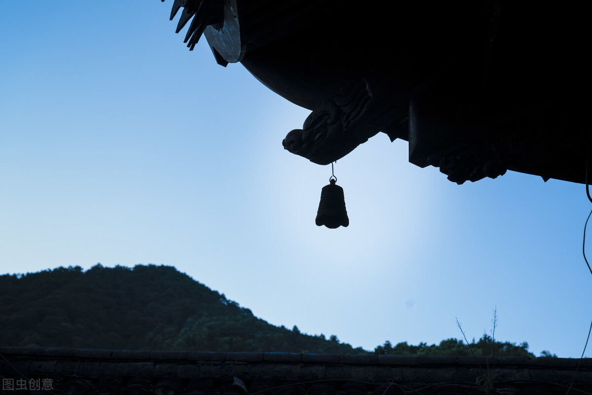 两个给别人改诗的例子，都是名人，谁在画龙点睛，谁在狗尾续貂？