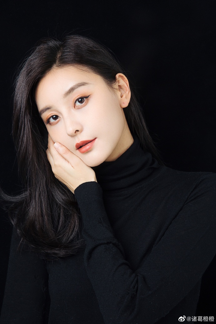 女神诸葛橙橙美貌酷似范冰冰,曾饰演上古情歌玉夫人范冰冰 - 九联网