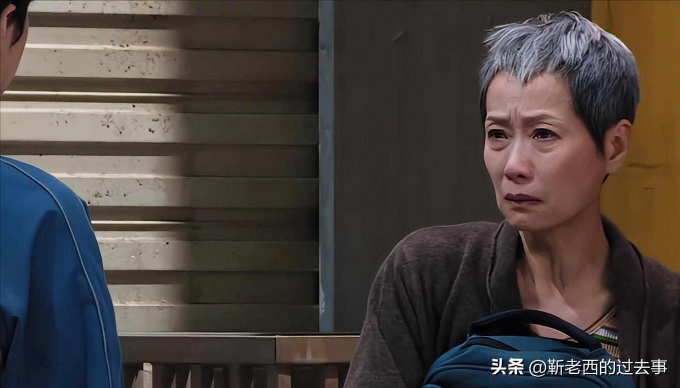 被6位女星惊艳到：白发不染，不整科技脸，用松弛感诠释优雅老去