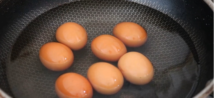 水煮鸡蛋怎么做好吃(香嫩可口，水煮鸡蛋美味攻略)