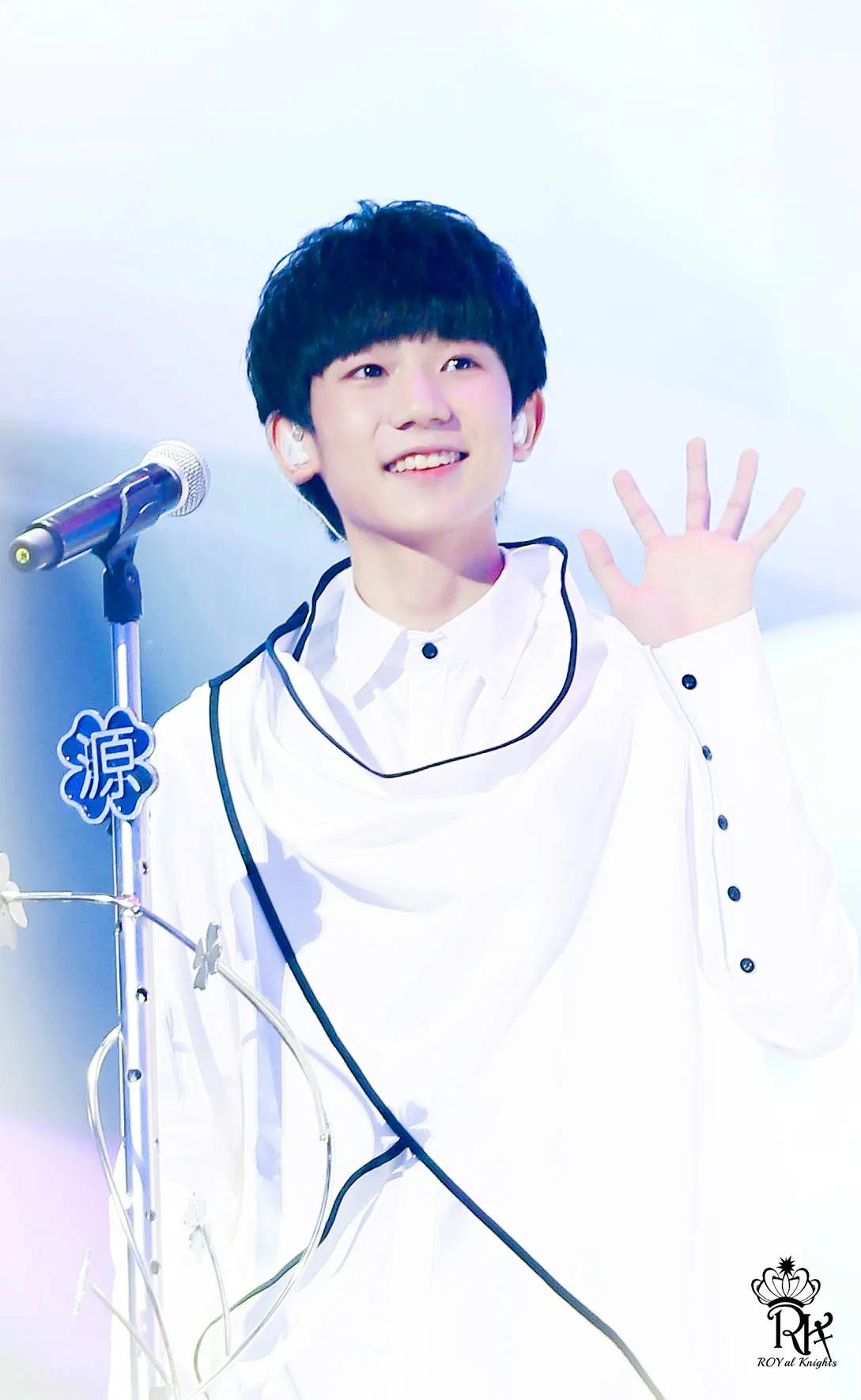 王俊凯易烊千玺王源高清壁纸，哪张壁纸最好看呢