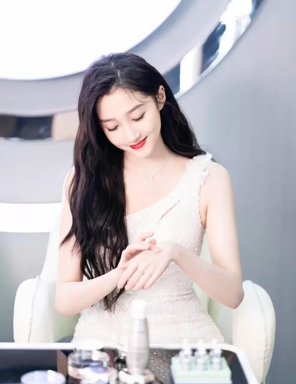 人间佳人-关晓彤