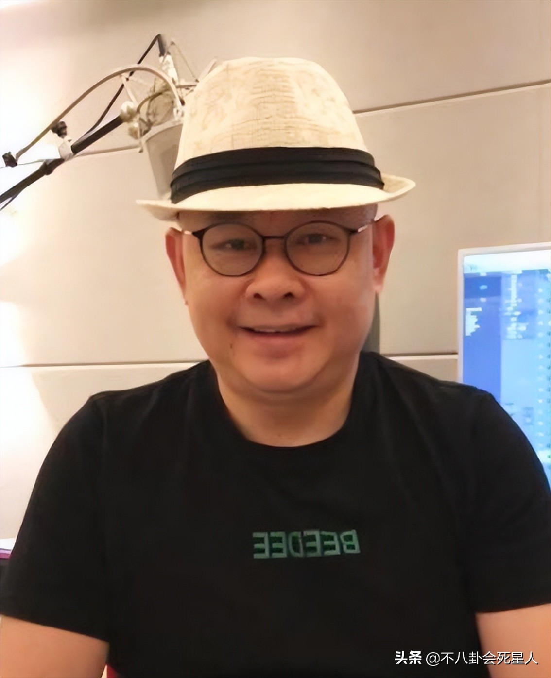 8位红极一时的草根明星现状，摆摊卖菜，住桥洞，红了11年