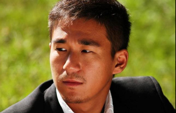 "王熙凤"邓婕,放弃富豪,嫁给二婚带子的张国立,真的幸福吗?插图37