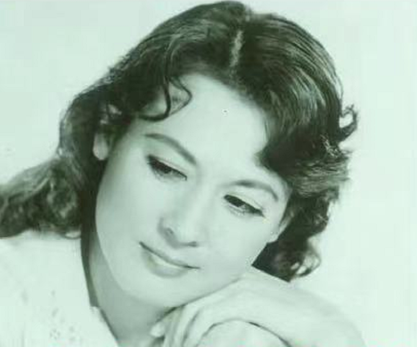 “奶奶级”演员年轻照，皮肤白里透红，笑容甜，个个都是美人胚子