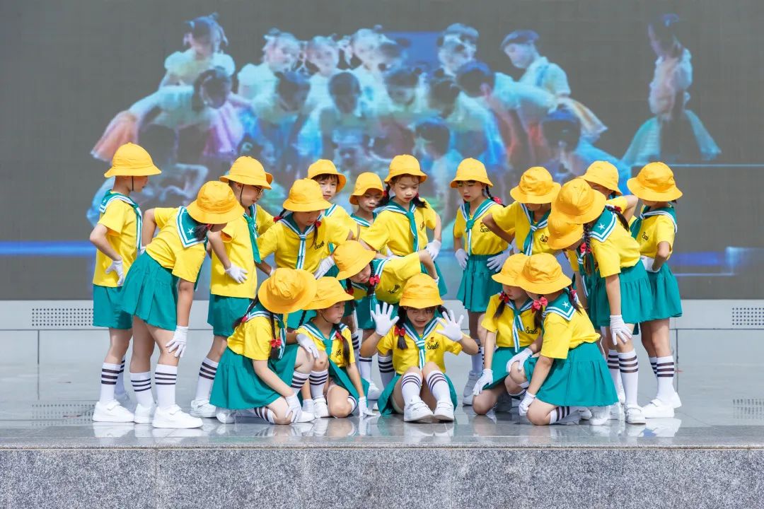 爱护眼睛 保护视力原创｜天府新区籍田小学举行爱眼日主题升旗仪式