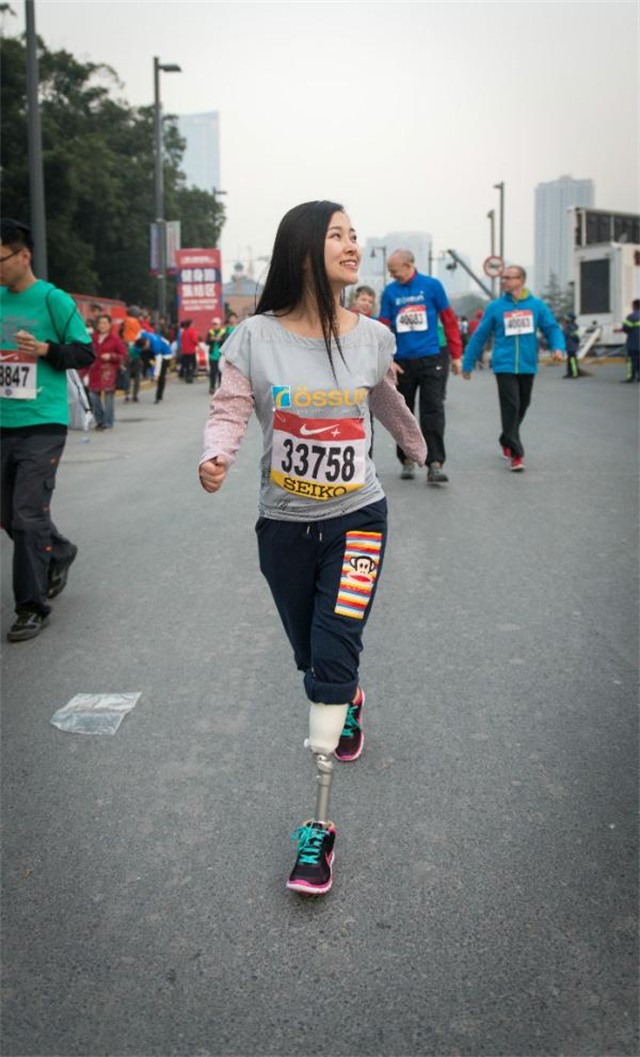 廖智：汶川地震丧女失腿，6年后再嫁华裔学霸，今儿女双全很幸福