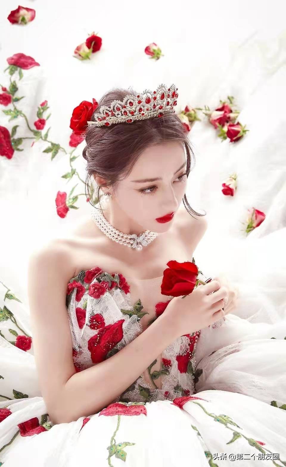 女顶流？迪丽热巴代言roseonly，销量不及肖战最低数据被嘲