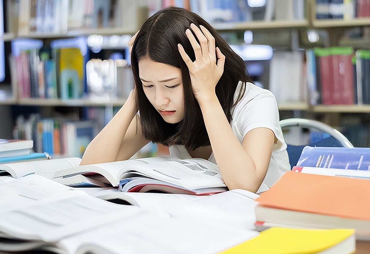 超半数受访大学生表示，毕业后将会考研，明年报考人数或超520万