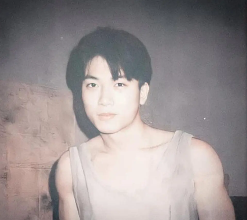 成龙意外受伤，钱小豪获得机遇，拍了部动作大片，影响了一个时代