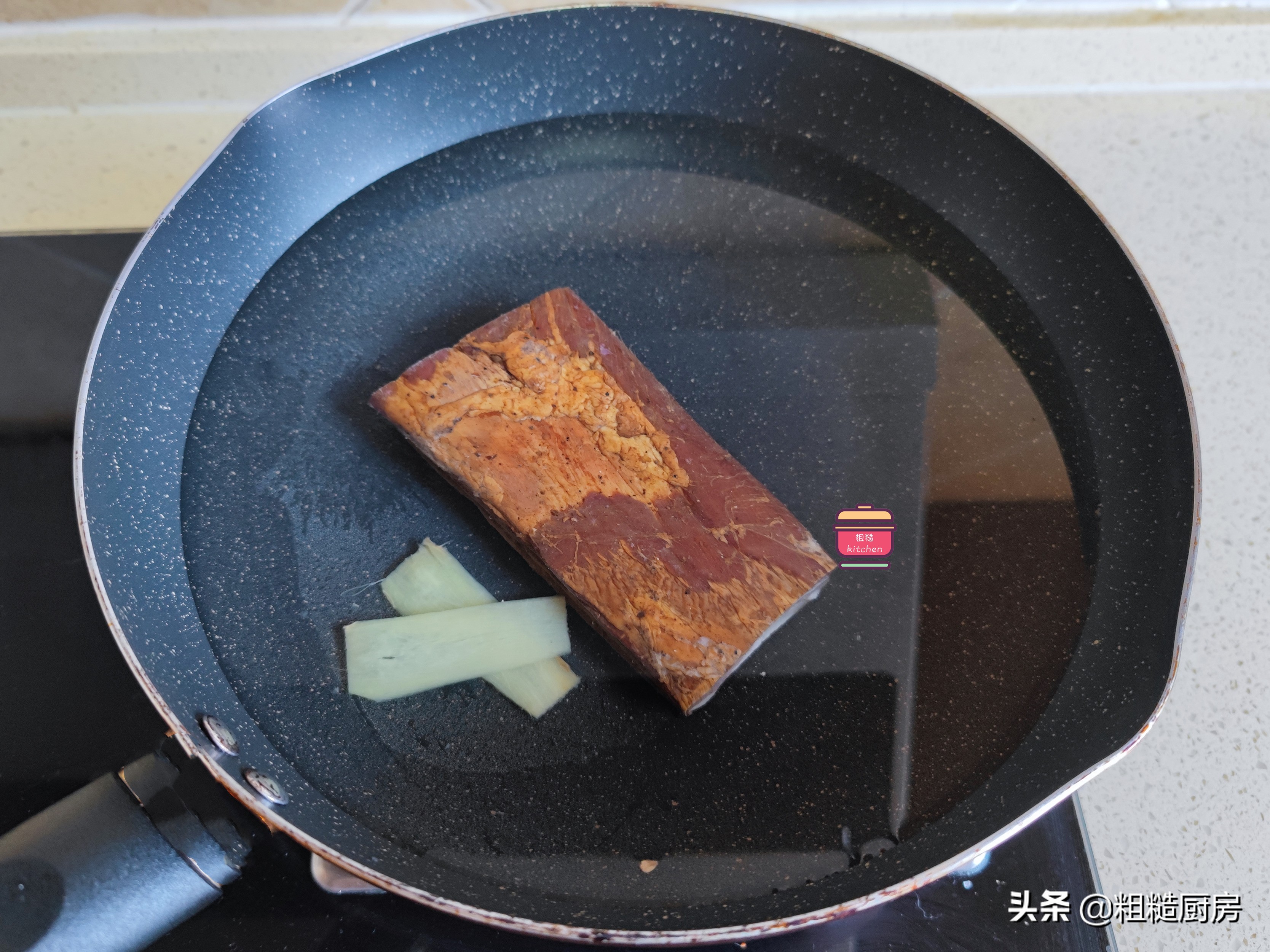 冬天，这食材正好吃，它和竹笋是绝配，简单一炒端上桌，鲜嫩爽脆