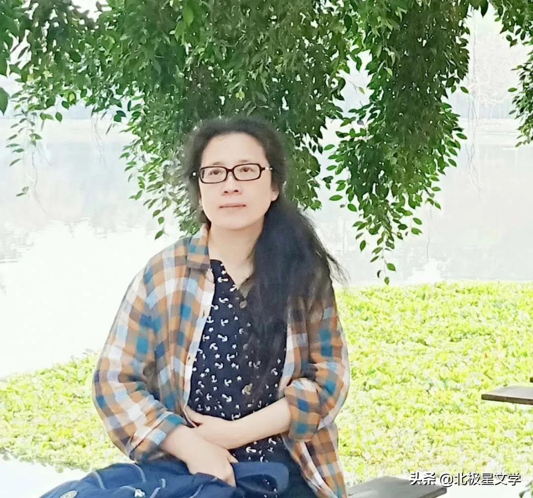 华语女诗人诗歌经典选读