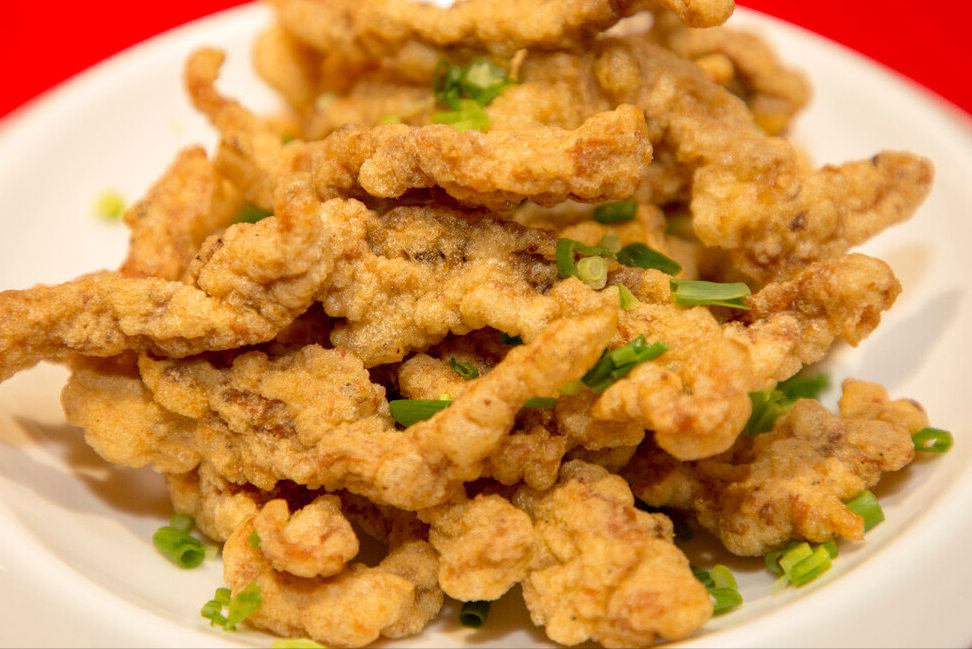 炸酥肉，用什么粉炸更好吃？大厨教你调糊技巧，又酥又脆不回软