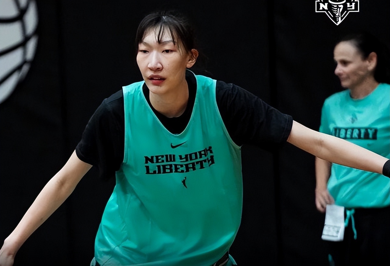 王韩旭(韩旭近况：23岁篮坛希望之星，签约WNBA，河北人，2米07女版周琦)