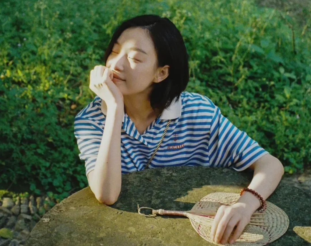 张子枫倪妮白百何这样穿T恤太好看了！|25款高颜值平价T恤get