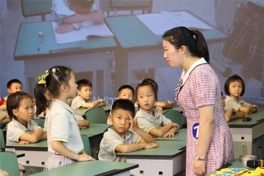 双流区第八届中小学班主任技能大赛在实验小学外国语学校如期举行