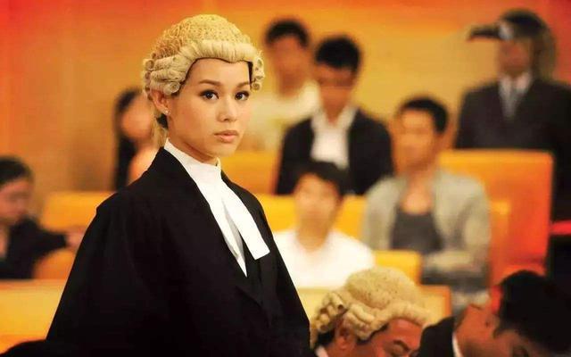 鼓吹自己在公检法有关系的律师，能帮忙办理取保候审。你会信吗？