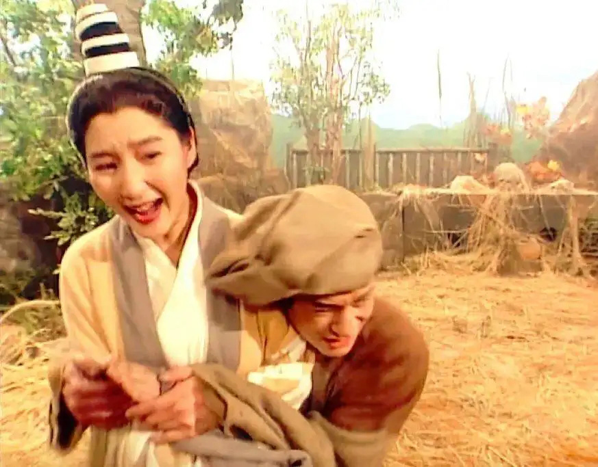 李莫愁被杨过抱住2次，为何都不杀他？原因藏在3个细节里