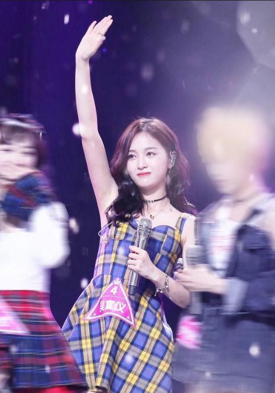 双眼皮如今变成颜值分水岭，有人靠它提升颜值，有人变身悲伤蛙