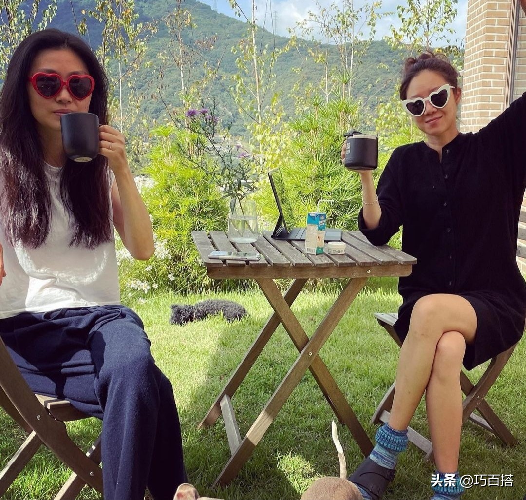 孔孝真这波操作属实赢“麻”了！私服穿搭慵懒随性，一点不显老