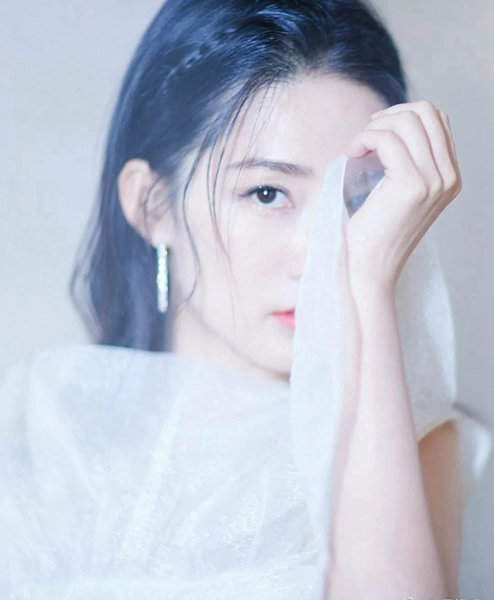 李沁白纱裙优雅恬静