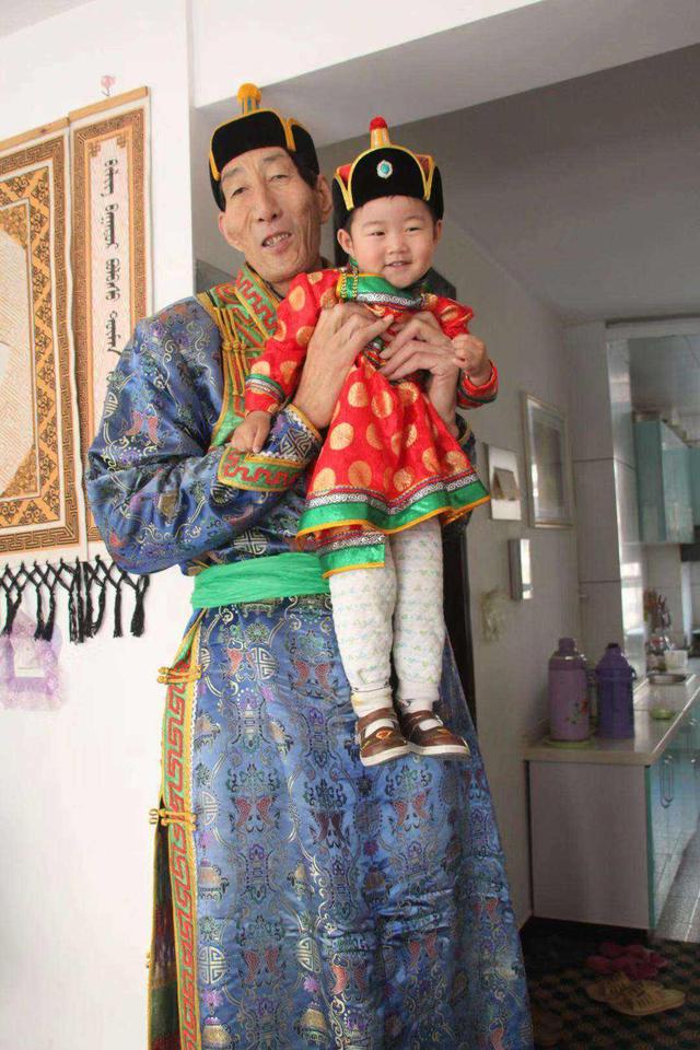 中国第一巨人鲍喜顺,不听医生忠告生子,儿子身高或超姚明