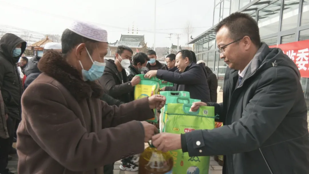 县纪委监委前往长川乡塔那村开展节前慰问活动