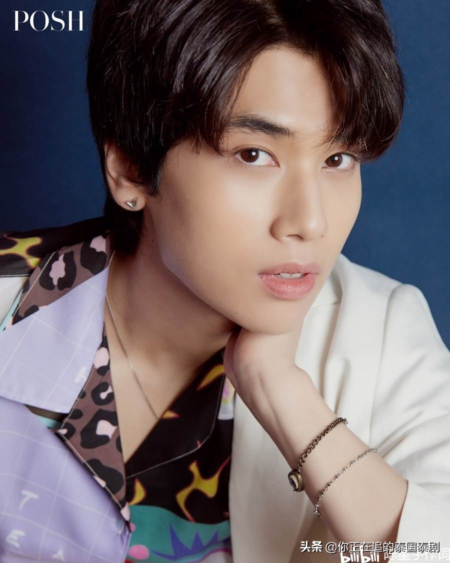 泰剧《星空恋人》钟阿晨JoongArchen和DunkNatachai新杂志少年风