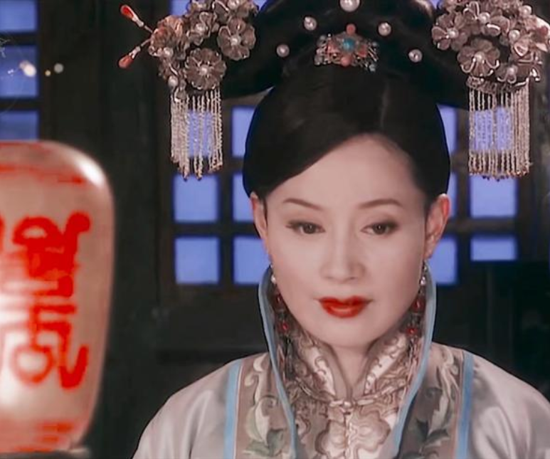 天生一张养尊处优的脸，自带贵妇气场，这6位“妈妈专业户”厉害