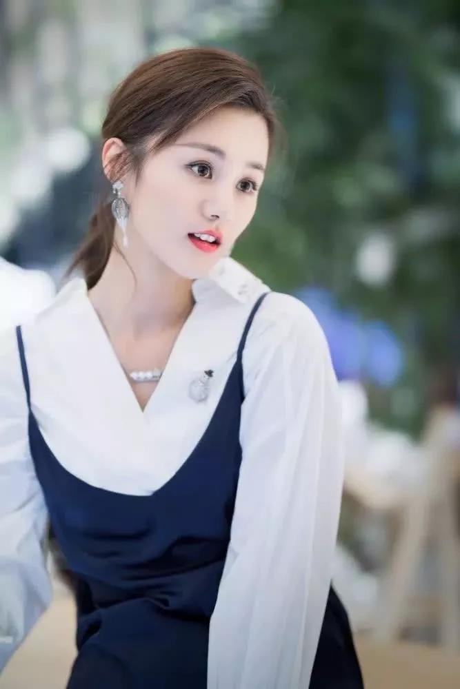 安悦溪甜美可爱