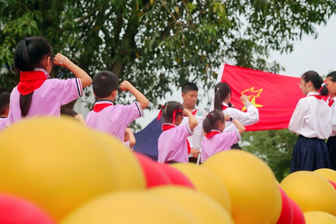 四川天府新区新兴小学举行2022年第一批新队员入队仪式