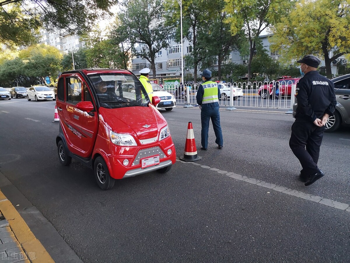 70岁到80岁老年人代步车，这2种车型不需要驾驶证，很实用