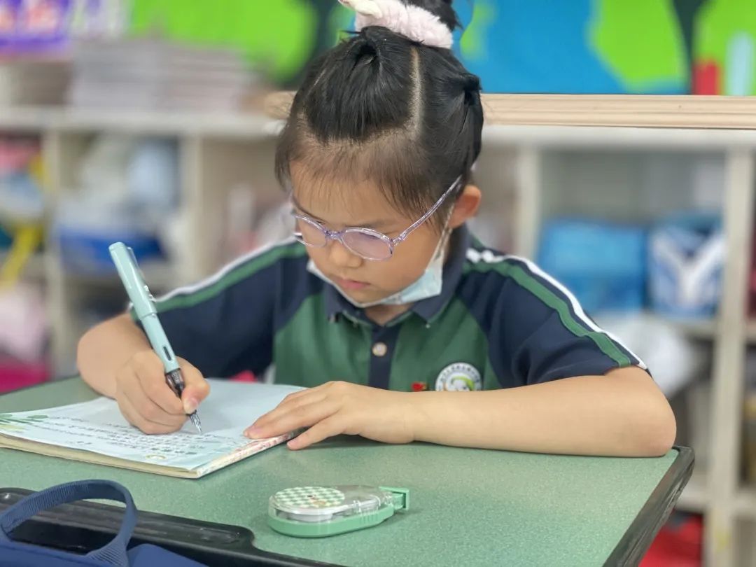 四川天府新区锦江小学与新疆一团中心小学开展书信手拉手实践活动