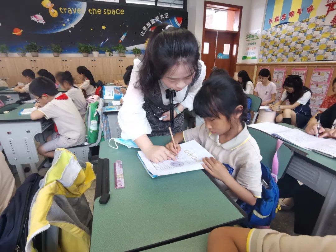 成都市双流区实验小学外国语学校举行课堂教学研讨活动