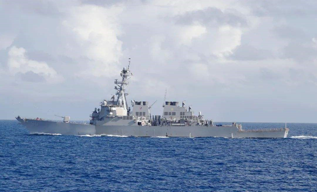 山東艦過台灣海峽，綠媒稱疑被美軍機鎖定，中方：將堅決維護主權