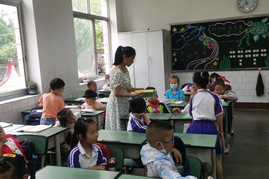 深化“双减”工作，落实“五项管理”|籍田小学排查课外读物