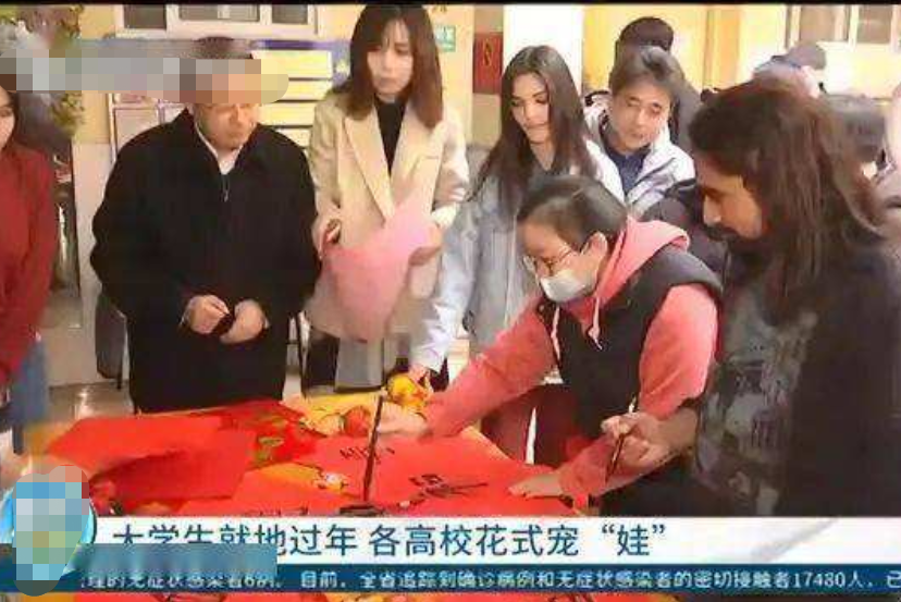 大学寝室“春节对联”走红，学生们祭出家底，没点文化都看不懂