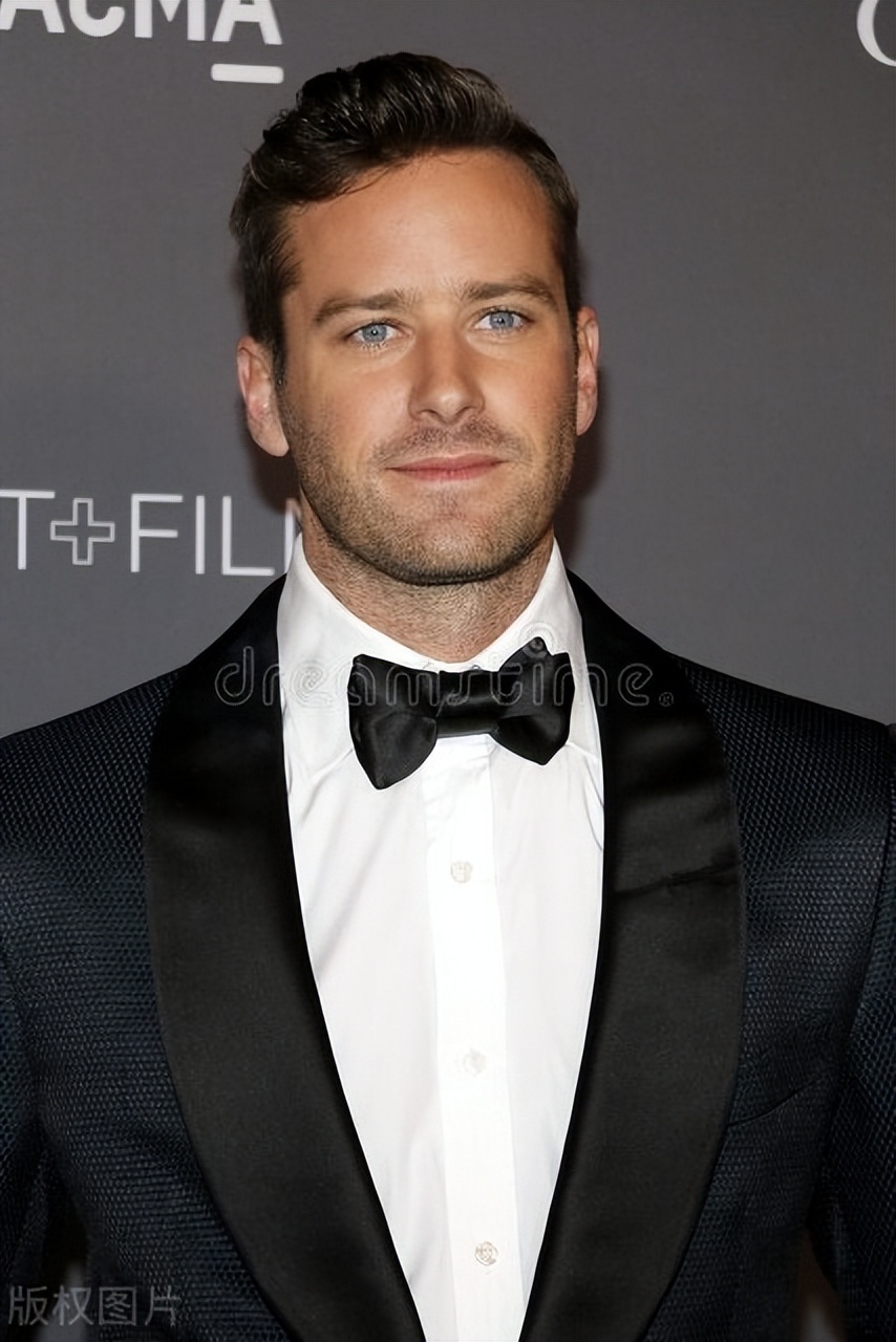 Armie Hammer 正在脚踏实地重新做人