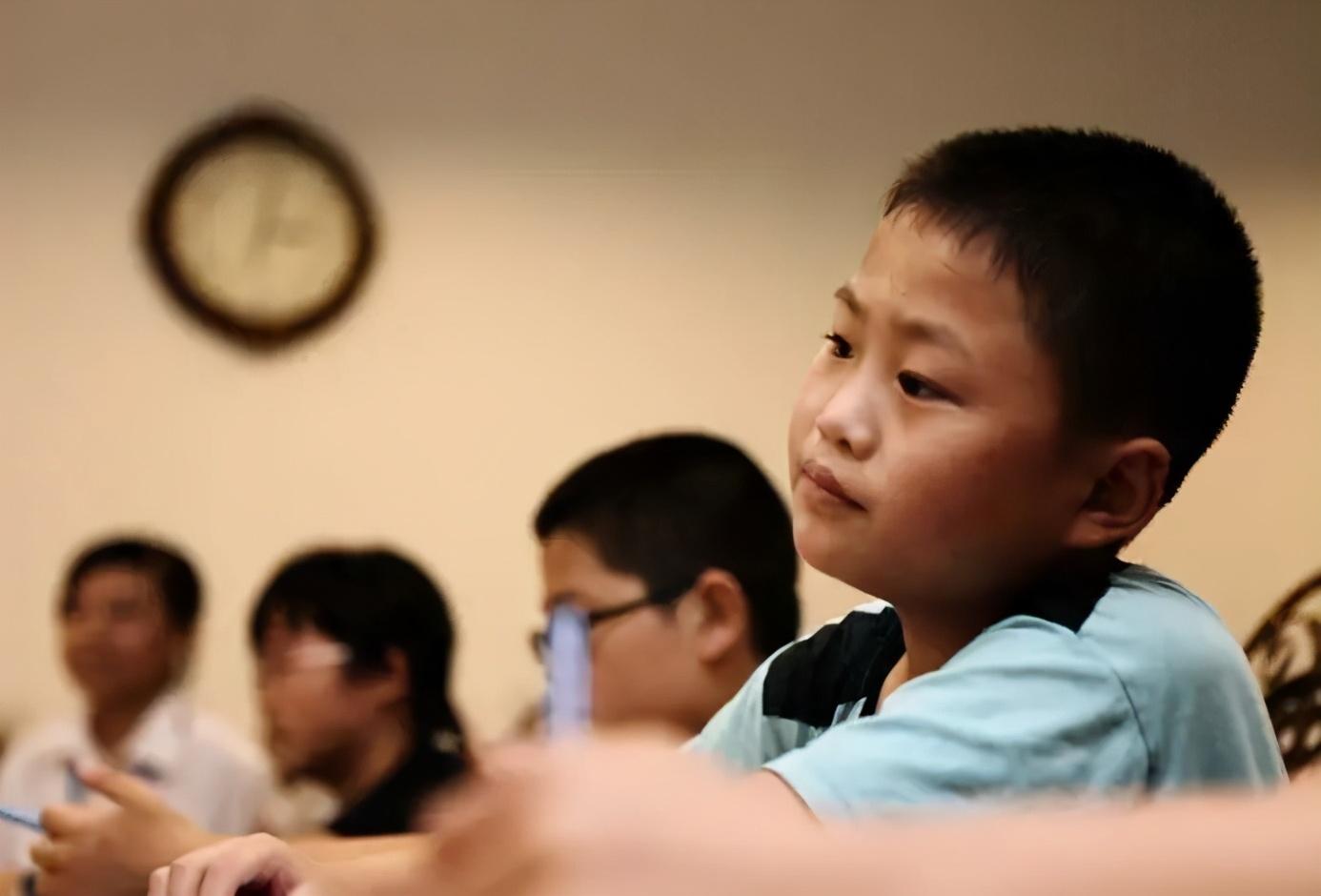 学生在校表现情况报告：学习态度端正，遵守纪律，积极参与课堂活动，与同学相处融洽，整体表现良好。