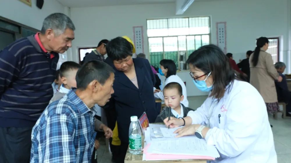 守护山区儿童健康——隆回人民医院赴草原学校开展儿童节义诊活动