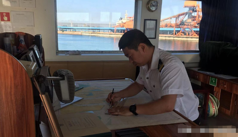 辽宁90后小伙做海员，月薪四万觉得不幸福，七年后选择七千的工作