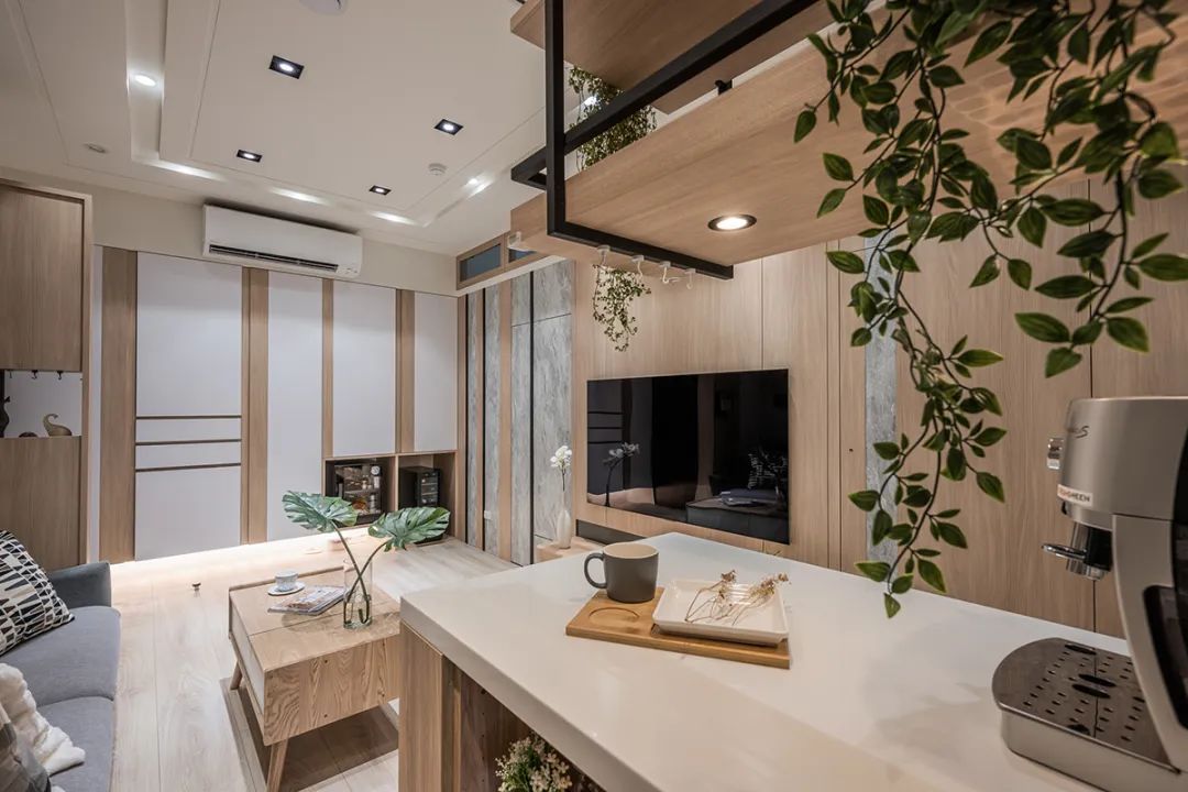 她家60㎡，坚持全屋打满柜子，改出三室两厅，住一家五口都不挤