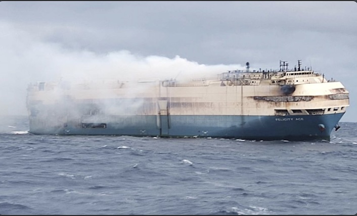4000辆兰博奥迪保时捷在大西洋上起火！不但车没了，连船都沉了