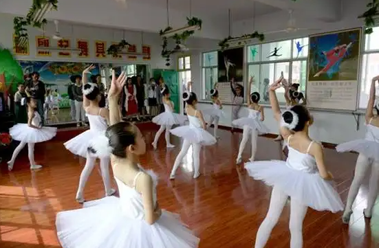 杨丽萍关门弟子郭冷：除了跳舞什么都不会做，年入百万却无人敢嫁