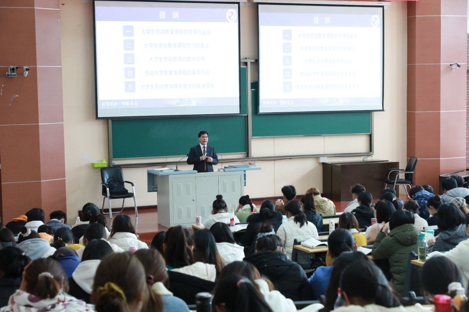 张雪峰直言，今年这4个专业的录取分数线或将上涨，冷门变热门