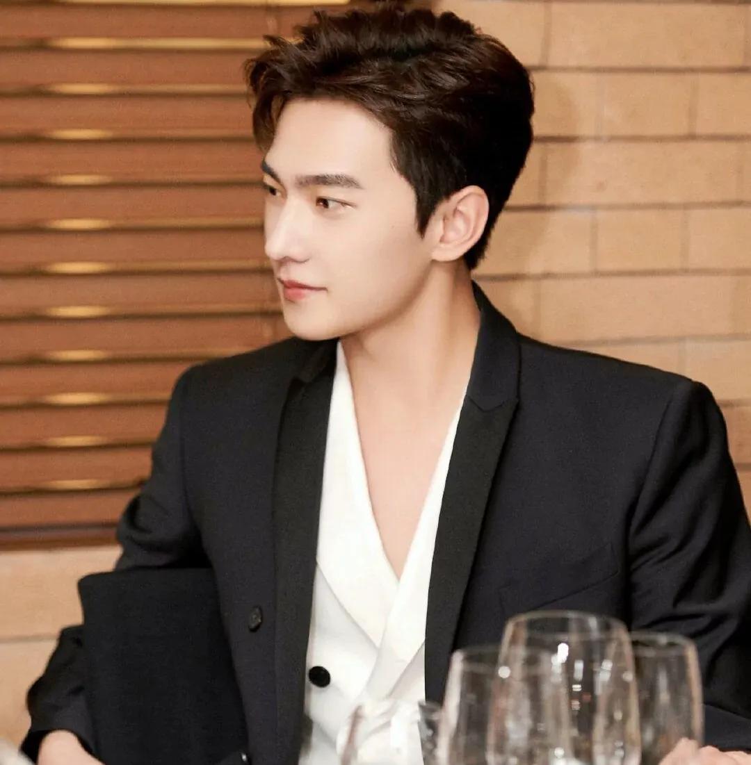 今日娱乐八卦 吴倩 杨紫 林允 杨洋 杨超越 陈飞宇 李易峰 唐艺昕 鞠婧祎