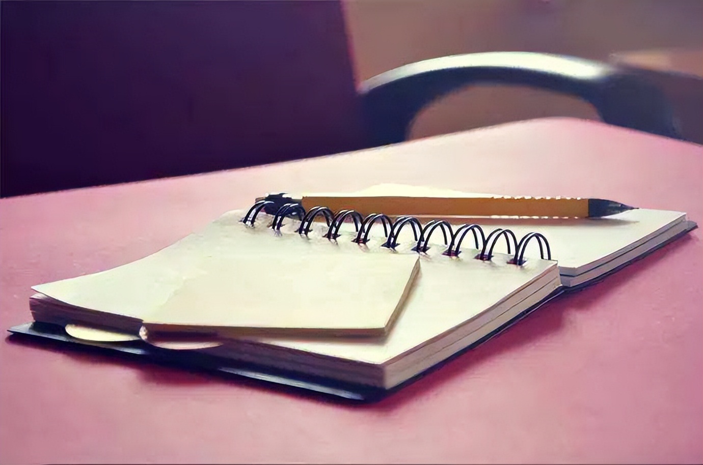 3天搞定1万字，大学生写“毕业论文”有多拼，速成的蒙混过关？