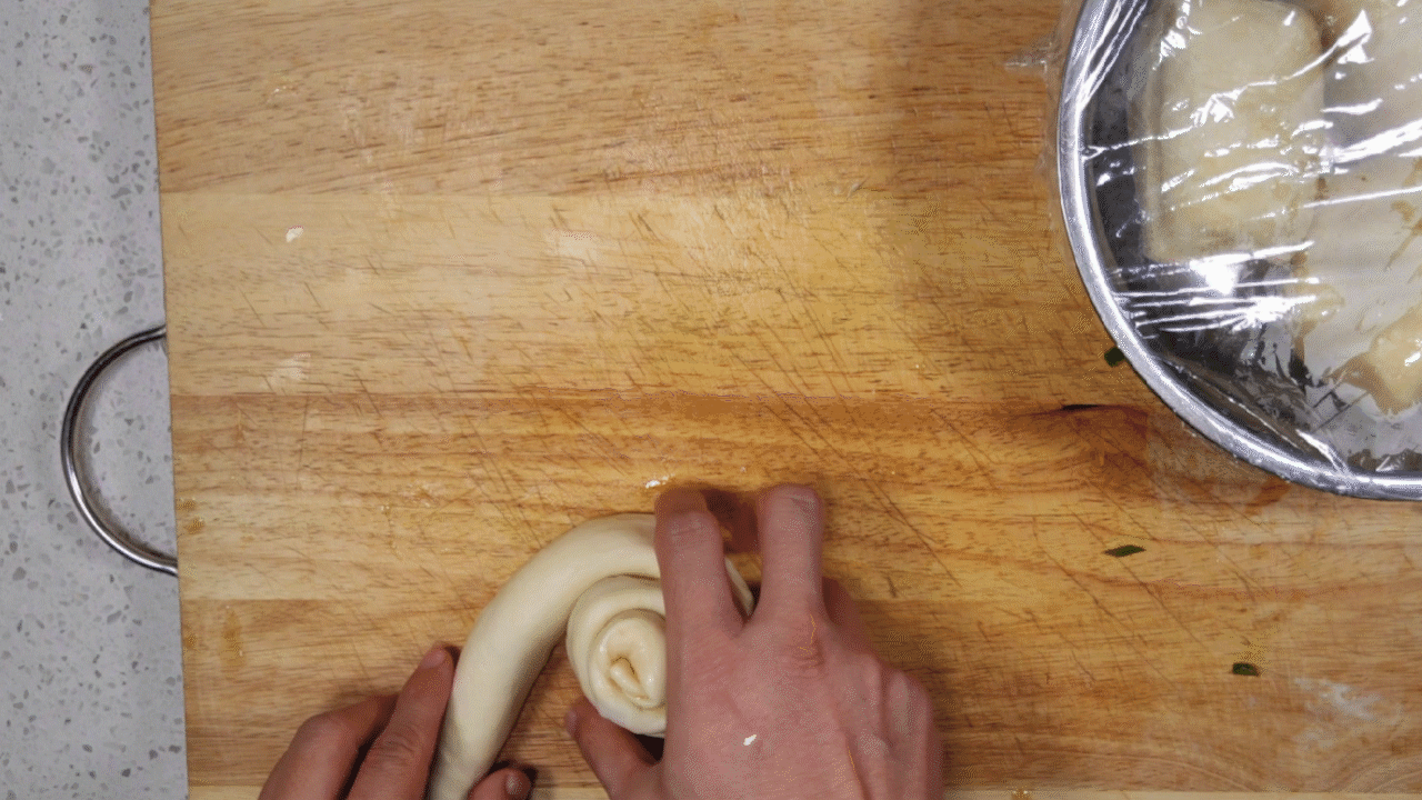 葱油饼的做法 家常（4分钟做出外酥里嫩分层多的葱花饼）