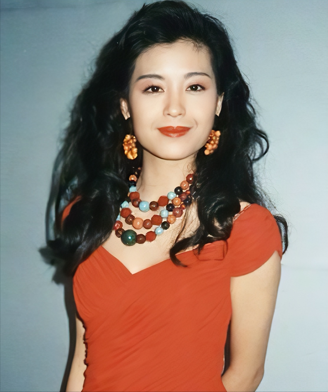 伍咏薇：新婚13天老公去世，费力拿到900万遗产，她的心依旧很痛