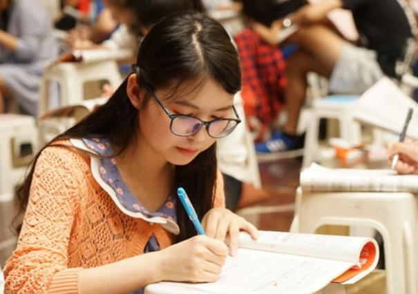 为抢人才这所大学拼了，录取就奖励15万奖学金，考研党却很犹豫